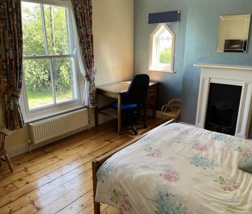 Large double room in Victorian house close to Science Park - Photo 1