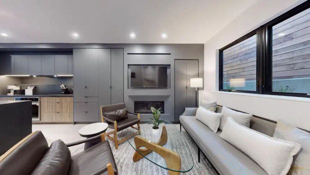 Toronto Furnished House for Rent - Stylish 2 Bedroom with Private Garden and Fireplace - Photo 1