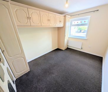 A 3 Bedroom Terraced - Photo 3
