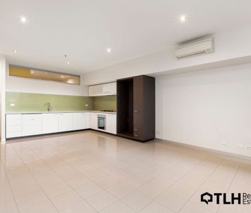 SPACIOUS TWO BEDROOM APARTMENT IN THE HEART OF PRAHRAN - Photo 2