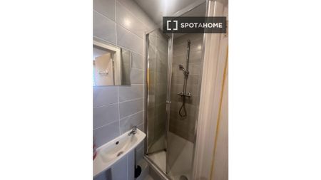 Room for rent in 3-bedroom house in Dublin, - Photo 2