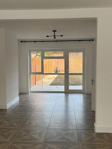 3 bedroom terraced house to rent - Photo 2
