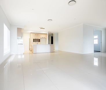 Spacious, Luxurious Family Home – A Must-See! - Photo 2