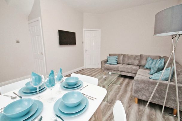 5 bedroom terraced house to rent - Photo 1