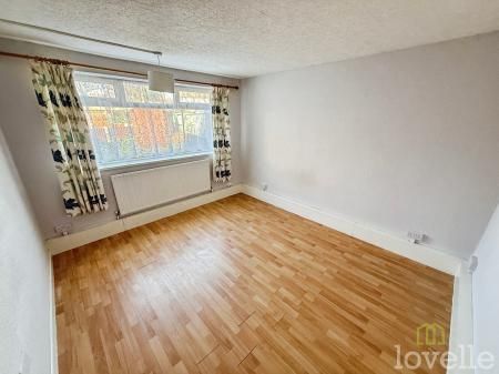 2 bedroom Ground floor flat To Let - Photo 3