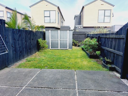 Trendy near new terraced home - Photo 1