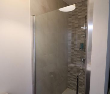 Een recent gelijkvloers appartement met 1 slaapkamer, terras en aut... - Photo 3