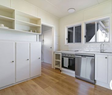 STRIKING APPEARANCE - NEWLY RENOVATED - Photo 2