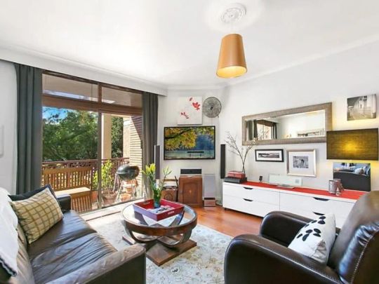 Three Bedroom Apartment with One Carspace - Unfurnished - Photo 1