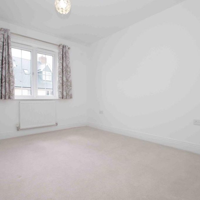 4 bedroom detached house to rent - Photo 1