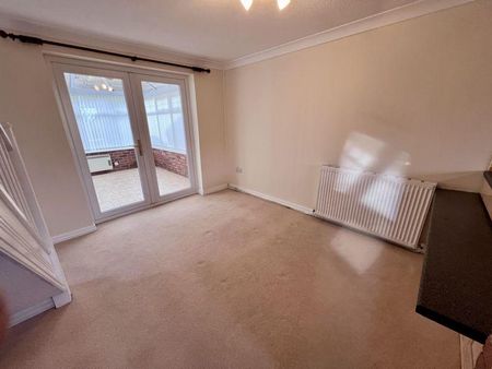 4 bedroom detached house to rent - Photo 2