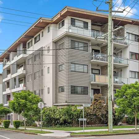 TOP FLOOR APARTMENT - STUNNING VIEWS! - Photo 5