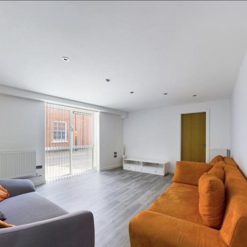 Room in a Shared Flat, Heritage Court, B18 - Photo 1