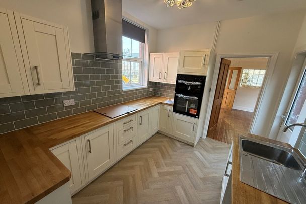 St. Pauls Avenue, BARRY - Photo 1