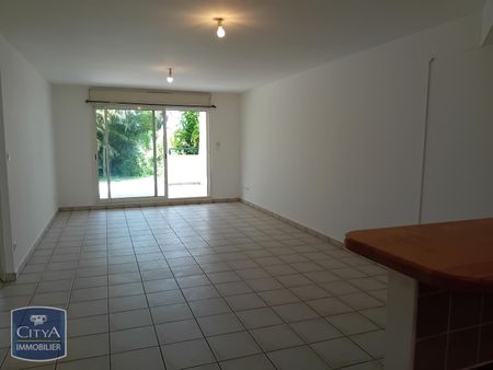 Location Appartement 3 pièces 79m² LE TAMPON 97430 - Photo 2