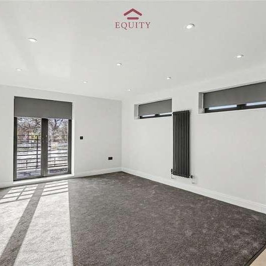 Bullsmoor Lane, Enfield, EN3 - Photo 1