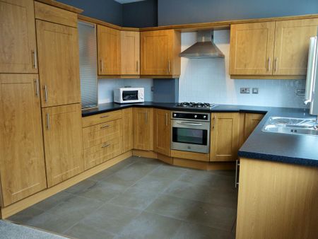 2 bedroom flat to rent - Photo 3