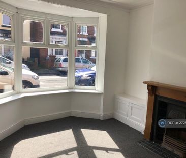 3 bedroom end of terrace house to rent - Photo 3