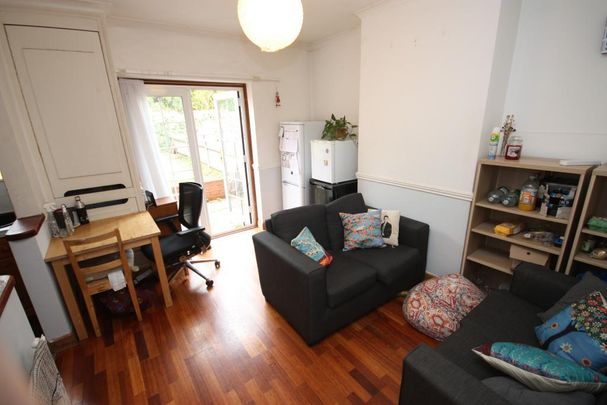 Fitzneal Street, East Acton, London, W12 0BB - Photo 1