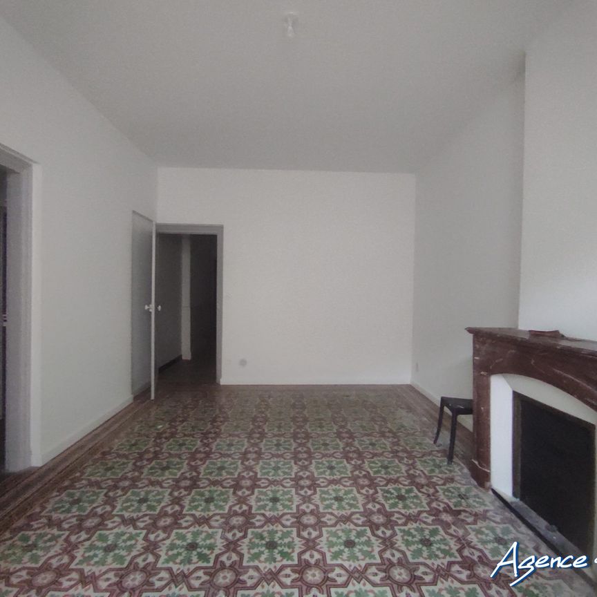 Location Appartement 2 pièces 67m² COURSAN 11110 - Photo 1