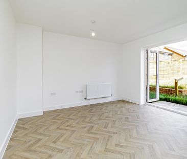 4 bedroom detached house to rent - Photo 2