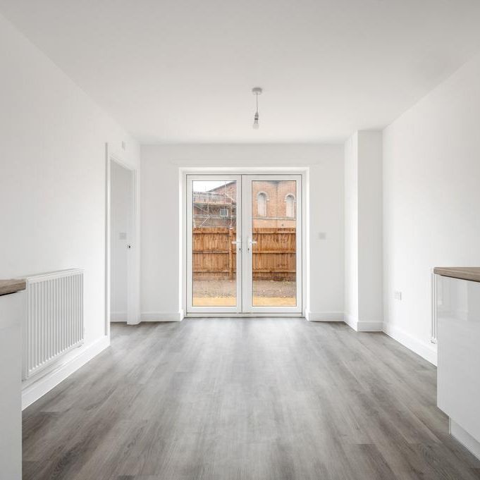 3 bedroom semi-detached house to rent - Photo 1