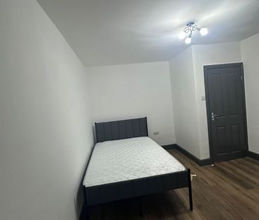 Room in a Shared House, Essex Road, IG11 - Photo 2