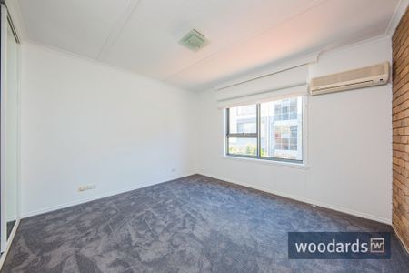 Double Story Townhouse With Air-Conditioning - Great Location! - Photo 4