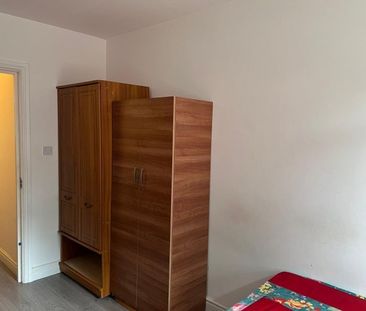 Room in a Shared House, Hampton Road, IG1 - Photo 1