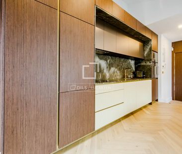 Excellent 2 Bedroom penthouse for rent in Cortes / Huertas, Madrid - Photo 3