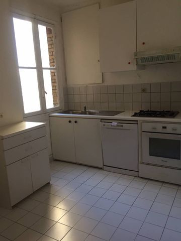 Location Appartement 4 pièces 96m² PARIS 15ème - Photo 4