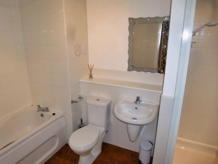 2 bedroom flat to rent - Photo 5