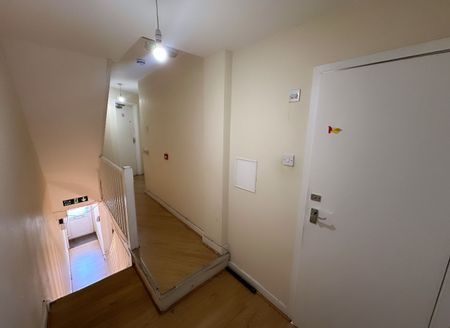 Room in a Shared House, Holbrook Road, E15 - Photo 5