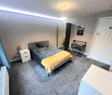 1 bedroom in a house share to rent - Photo 4