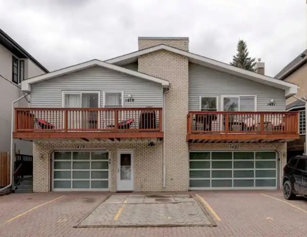 FULLY FURNISHED | 2-BED | 2 BATH | GYM & HOT TUB ACCESS | CLOSE TO DOWNTOWN | A - 1421 1 Street Northwest, Calgary - Photo 1