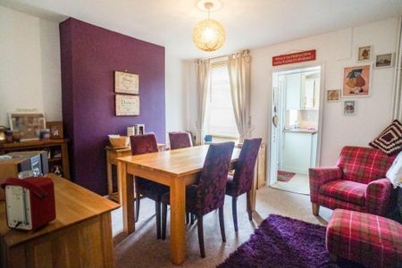 2 bedroom terraced house to rent - Photo 2