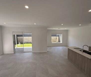 Brand New Modern Coastal Family Home - 8 Lighthouse Grove, Madora Bay - Photo 5