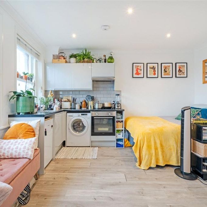 Studio to rent - Photo 1