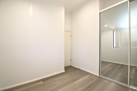 Two Bedroom Renovated Townhouse - Photo 3