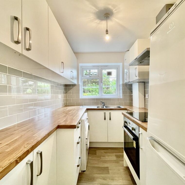 1 bed Flat Walpole Court, Hampton Road, TW2 5QH - Photo 1