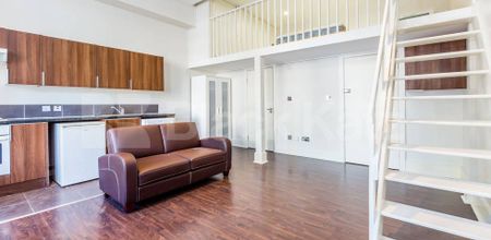 Bright studio flat in a period conversion set in luxurious Maida Vale - Photo 2