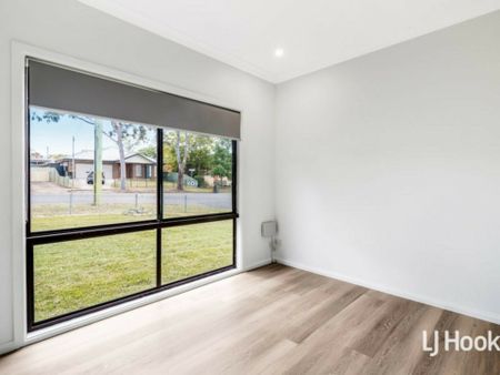 Stunning Renovated Home with 6.6 Kw Solar Panels - Photo 5