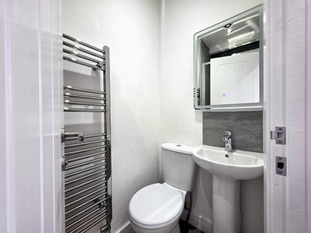 1 bedroom in a house share to rent - Photo 5