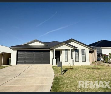 8A Valencia Drive, Gobbagombalin, NSW 2650 - Photo 3