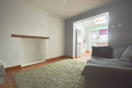 2 bed terraced house to rent in Albion Road, Pontypool, NP4 - Photo 2