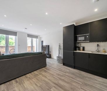 2 bedroom flat to rent - Photo 2