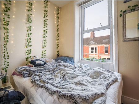 5 bedroom maisonette to rent - Photo 4