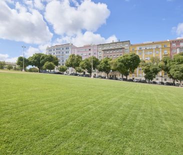 Room in a shared 11-bedroom apartment for rent in Lisbon, all bills... - Photo 2
