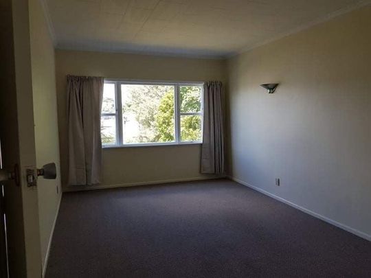 Sunny Large 4 bedroom house - Photo 1