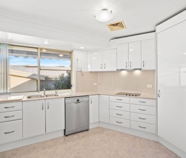 Easy Living Close to Waterfront and Shops - Photo 4